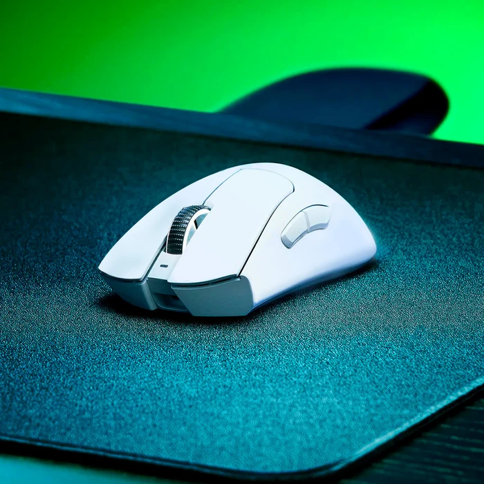 Mouse Razer Deathadder V3 Pro con switches ópticos e iluminación