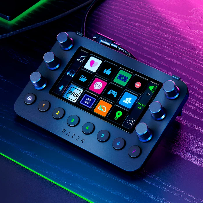 Razer Stream Controller con 12 botones táctiles, 6 diales y 8