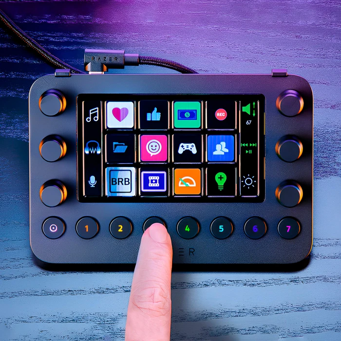 Razer Stream Controller con 12 botones táctiles, 6 diales y 8